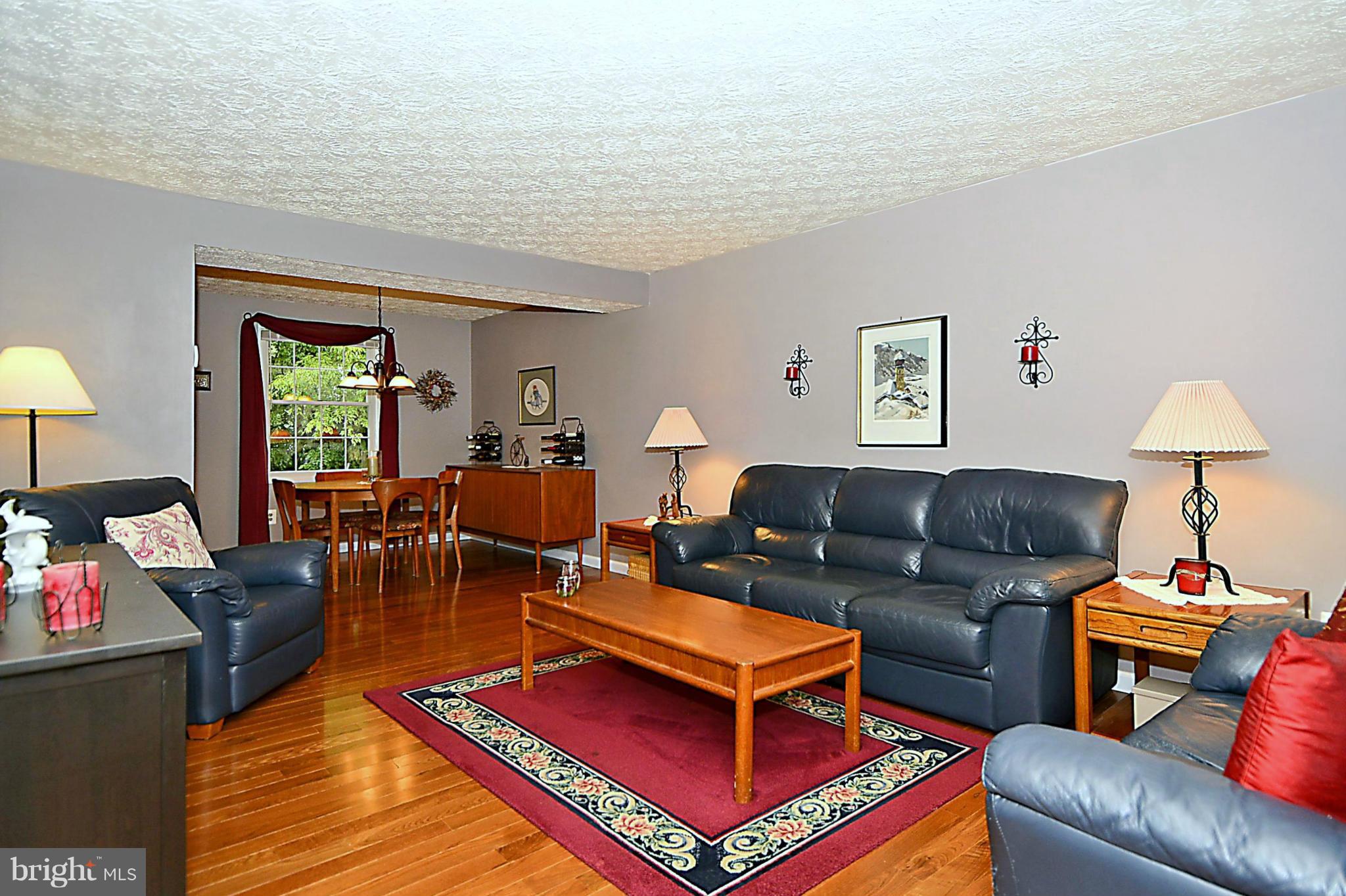 UNIVERSITY SQUARE - Residential