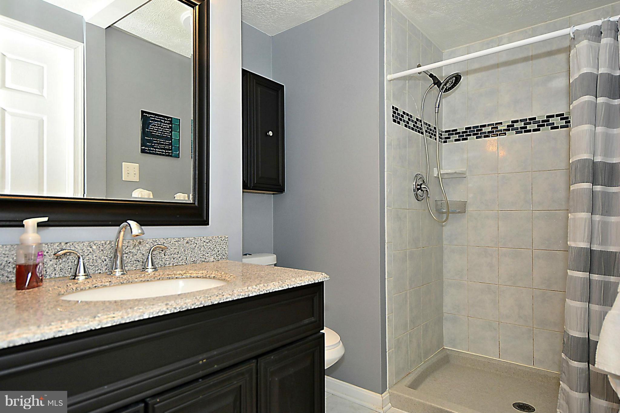 UNIVERSITY SQUARE - Residential