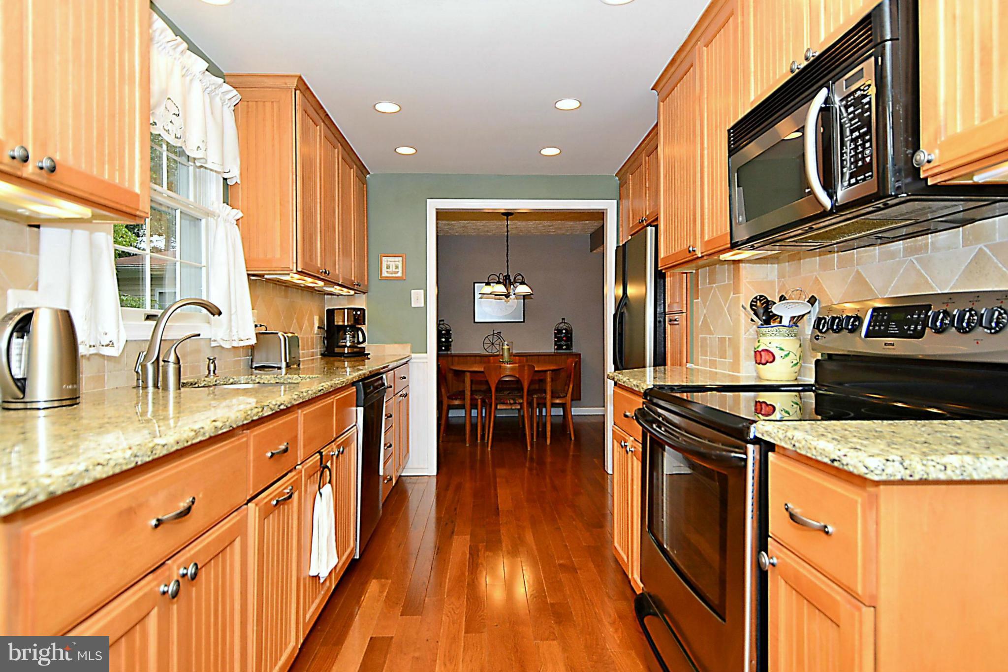 UNIVERSITY SQUARE - Residential