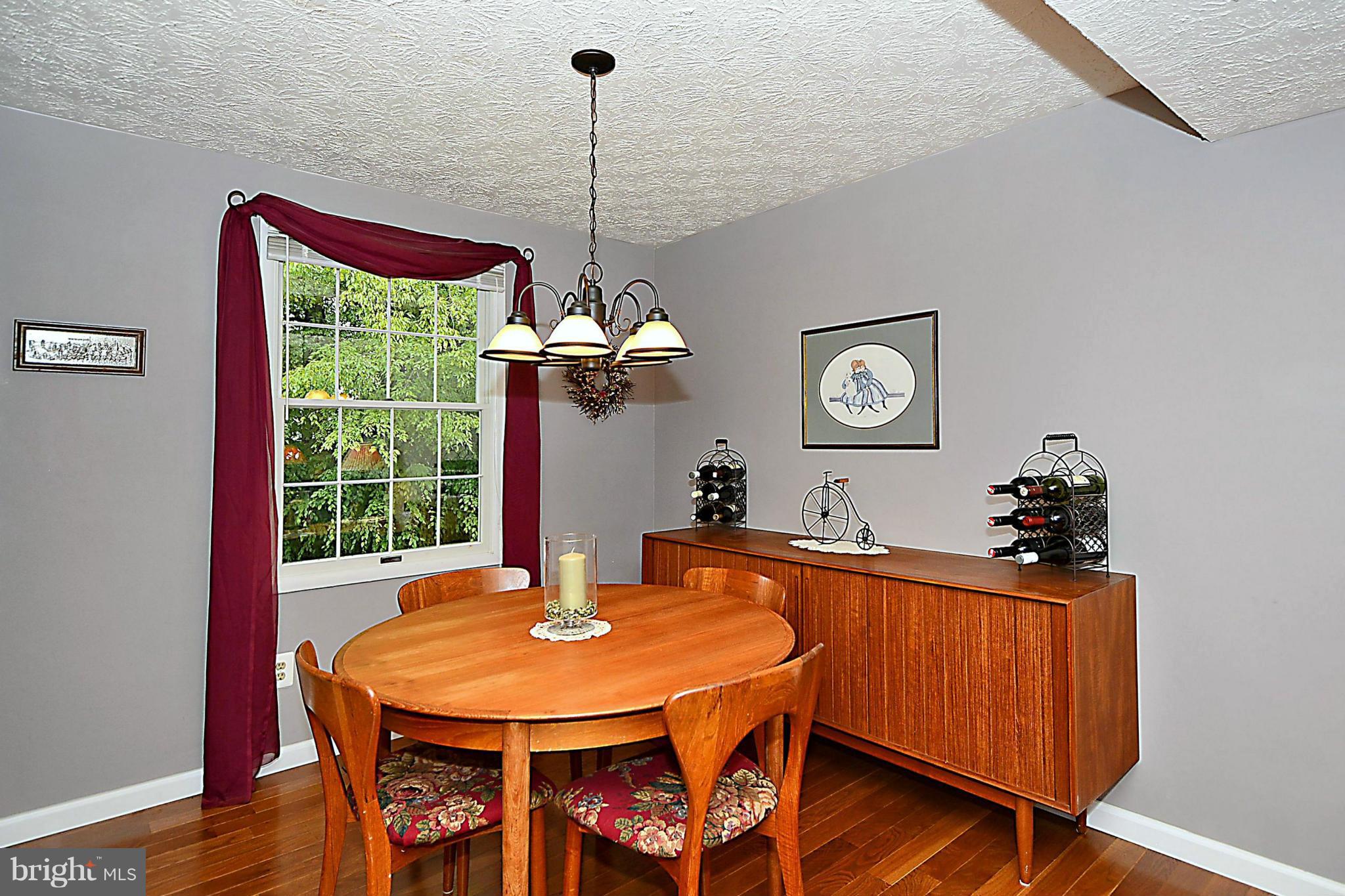 UNIVERSITY SQUARE - Residential