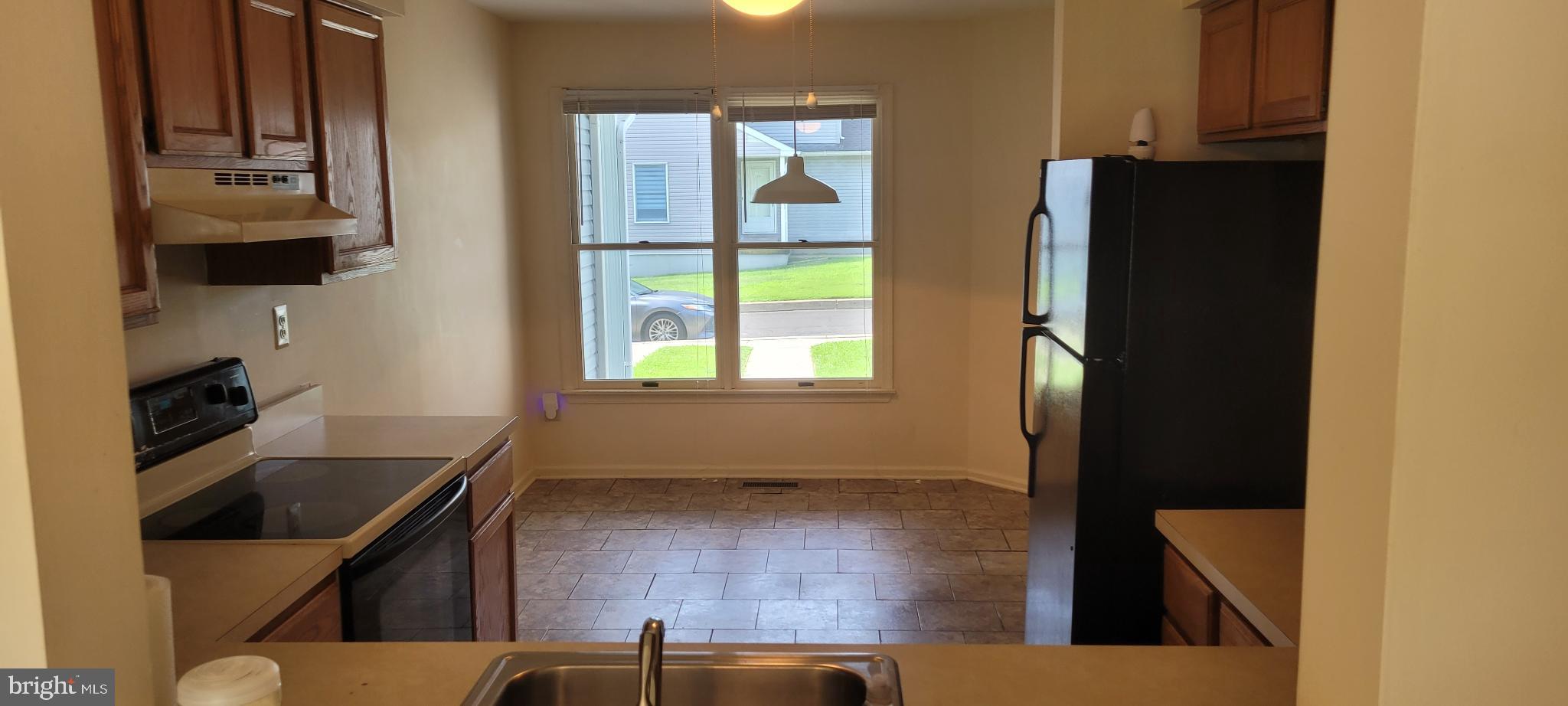 560 TRINITY COURT