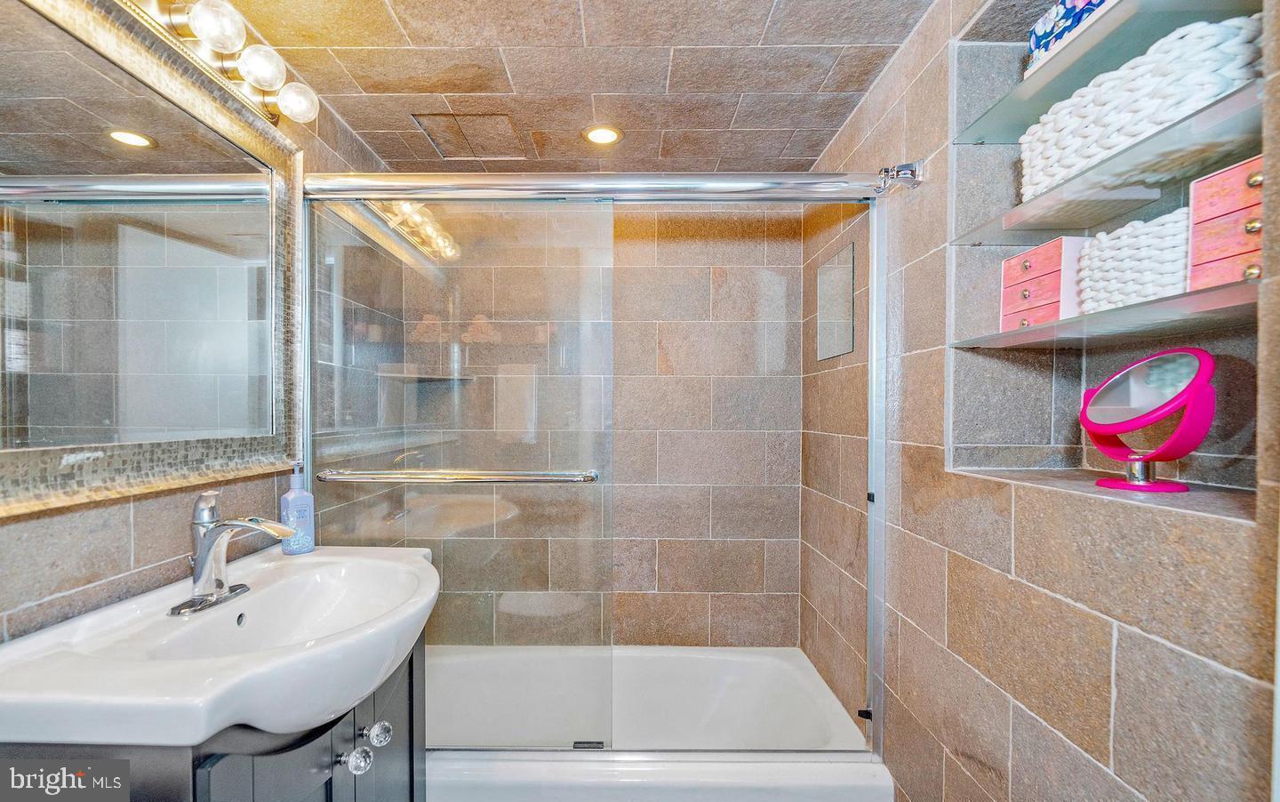 CLIFF HOUSE - Residential