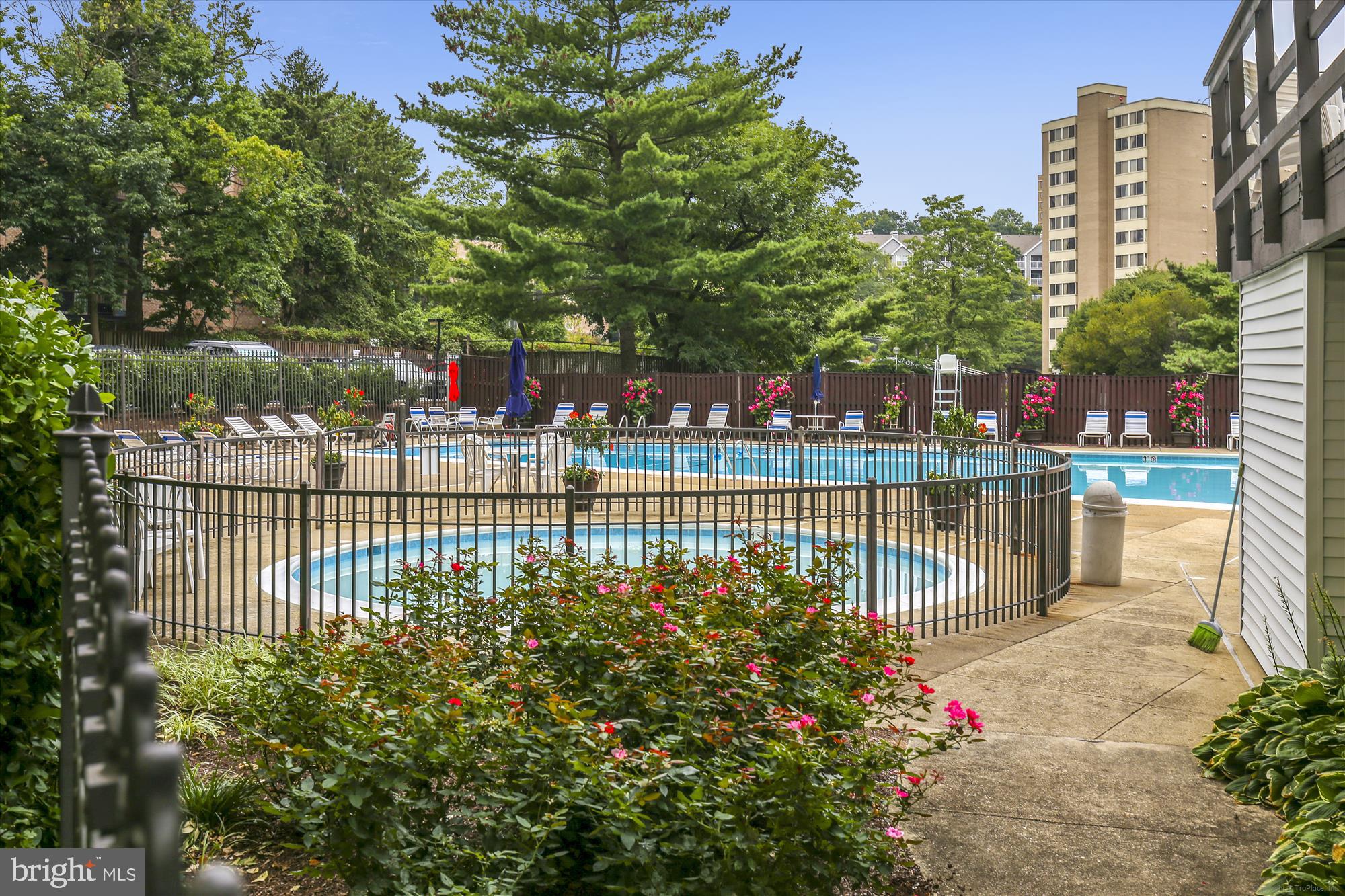 PAVILION ON THE PARK - Residential Lease