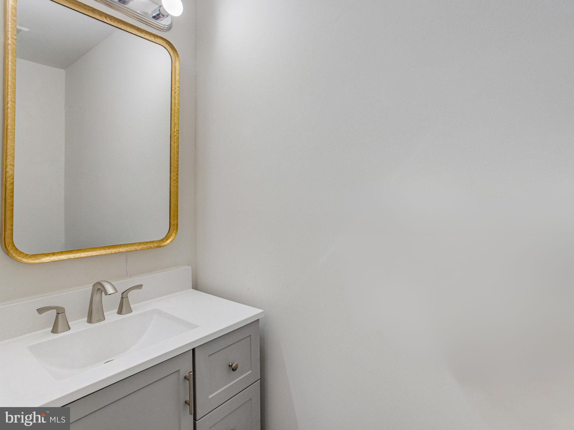 TOWN & COUNTRY TOWNHOUSES - Residential