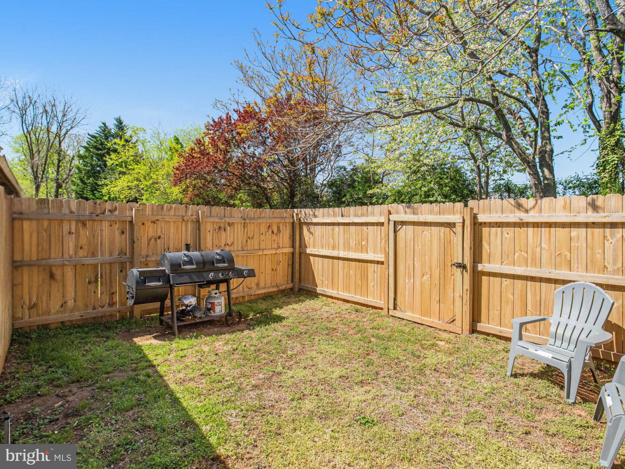 TOWN & COUNTRY TOWNHOUSES - Residential