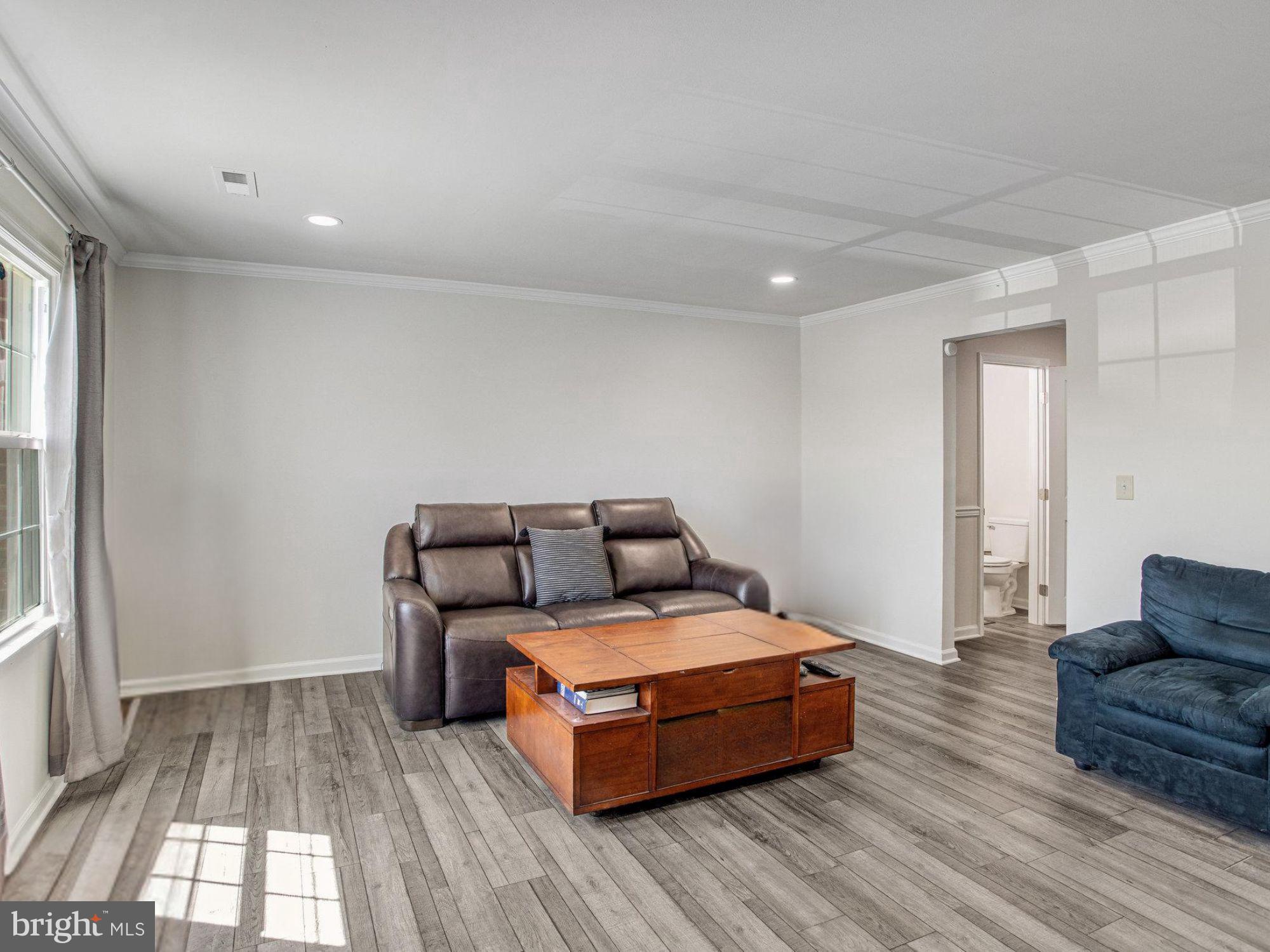 TOWN & COUNTRY TOWNHOUSES - Residential