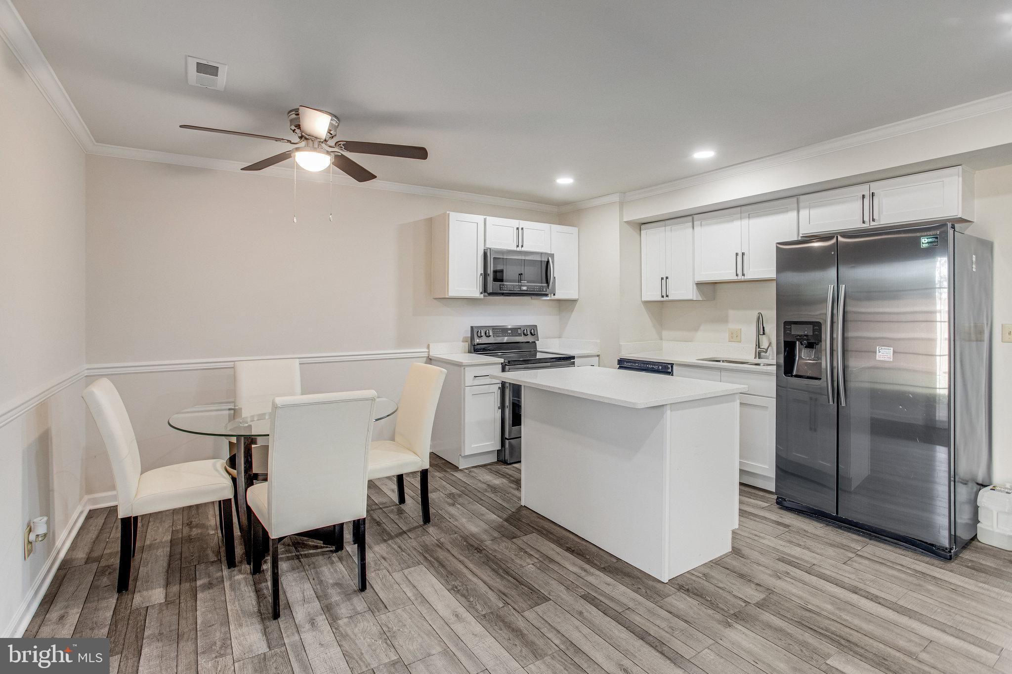 TOWN & COUNTRY TOWNHOUSES - Residential