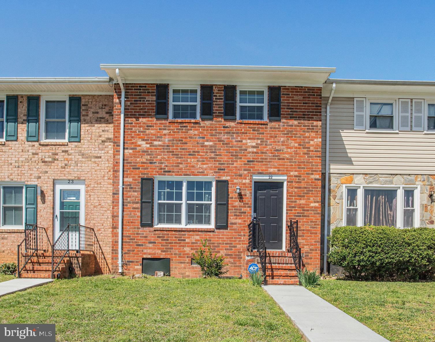 TOWN & COUNTRY TOWNHOUSES - Residential