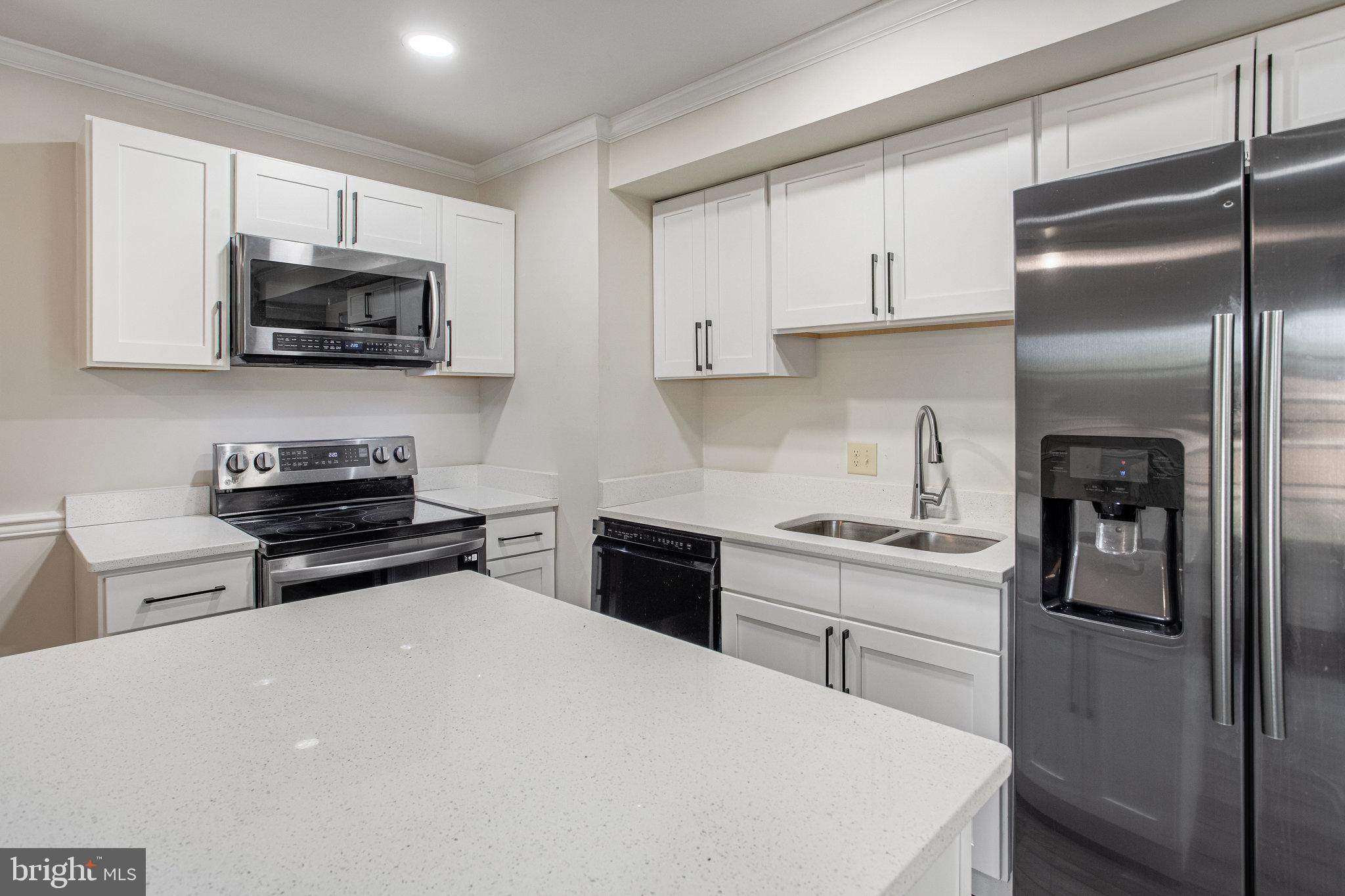 TOWN & COUNTRY TOWNHOUSES - Residential