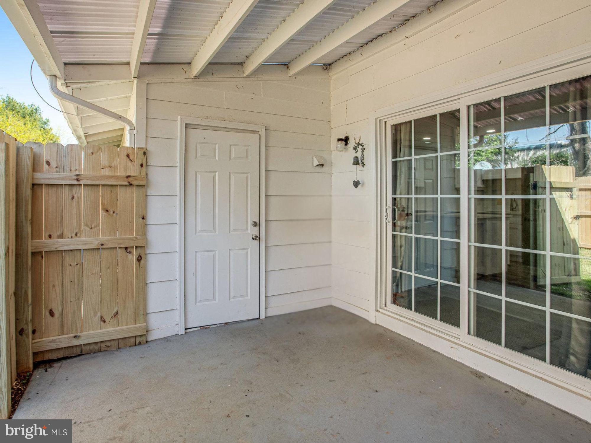 TOWN & COUNTRY TOWNHOUSES - Residential