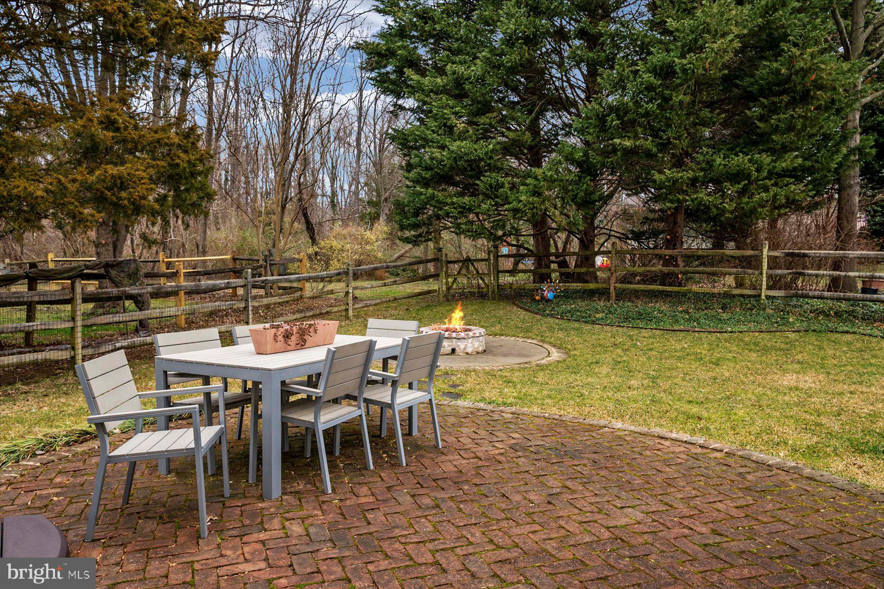 HUNT MEADOW - Residential