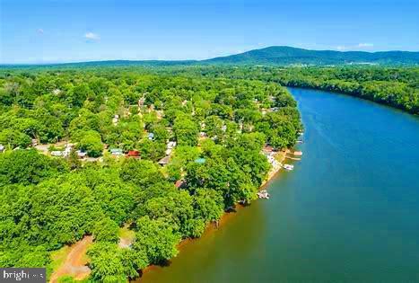 RIVER BEND - Land