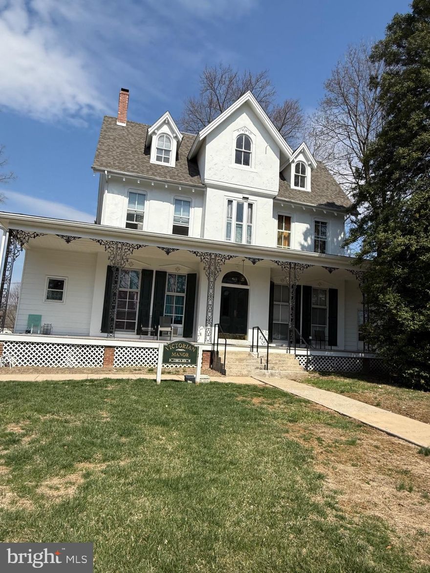 Conveniently  located  3rd floor 2 bedroom apartment with off street parking    Freshly painted. Heat and hot water included in rent. Laundry facilities available on site.  
This is not a student rental.