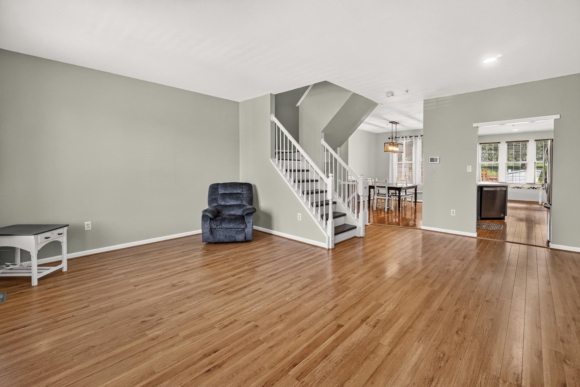 2433 LAKESIDE DRIVE
