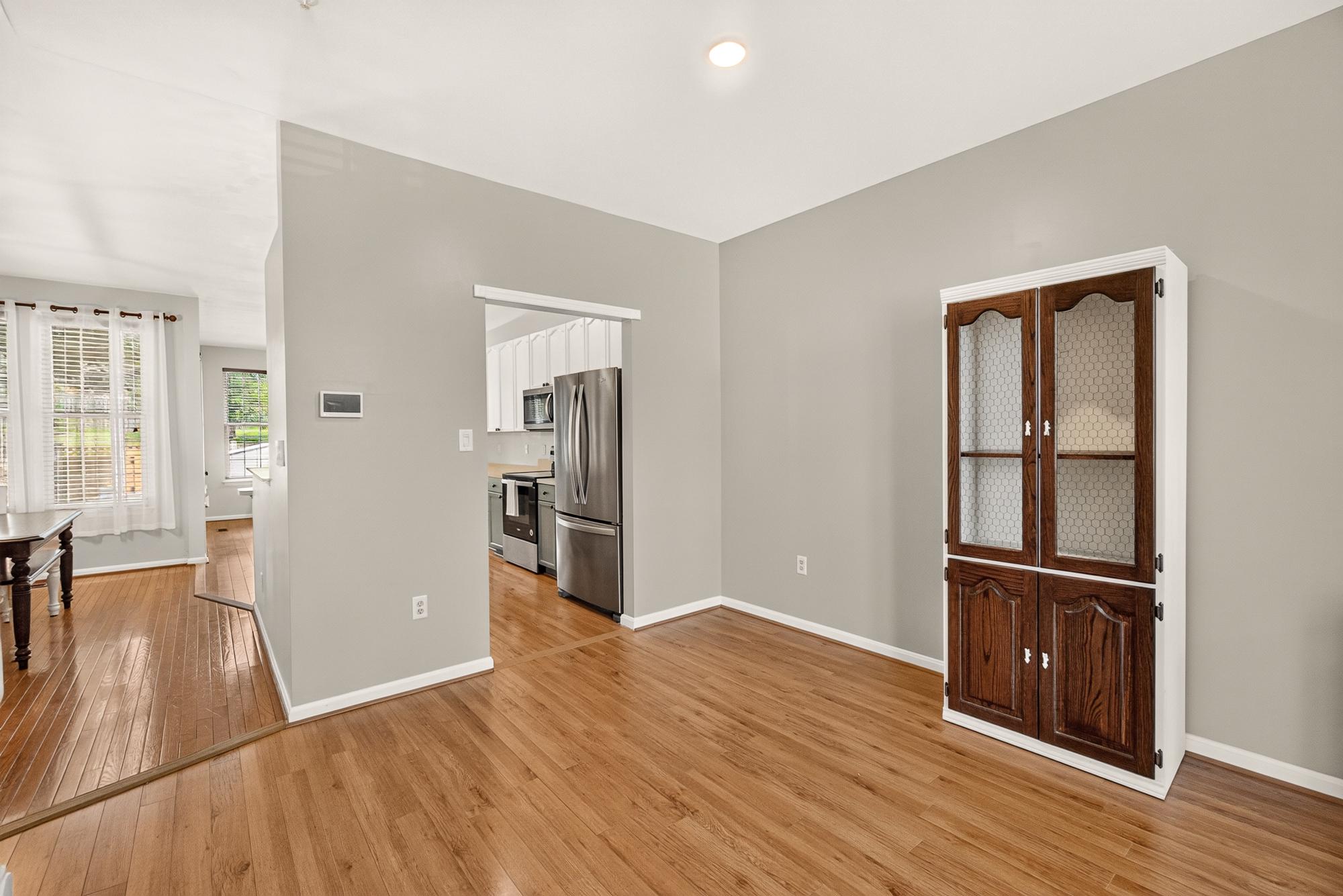 2433 LAKESIDE DRIVE