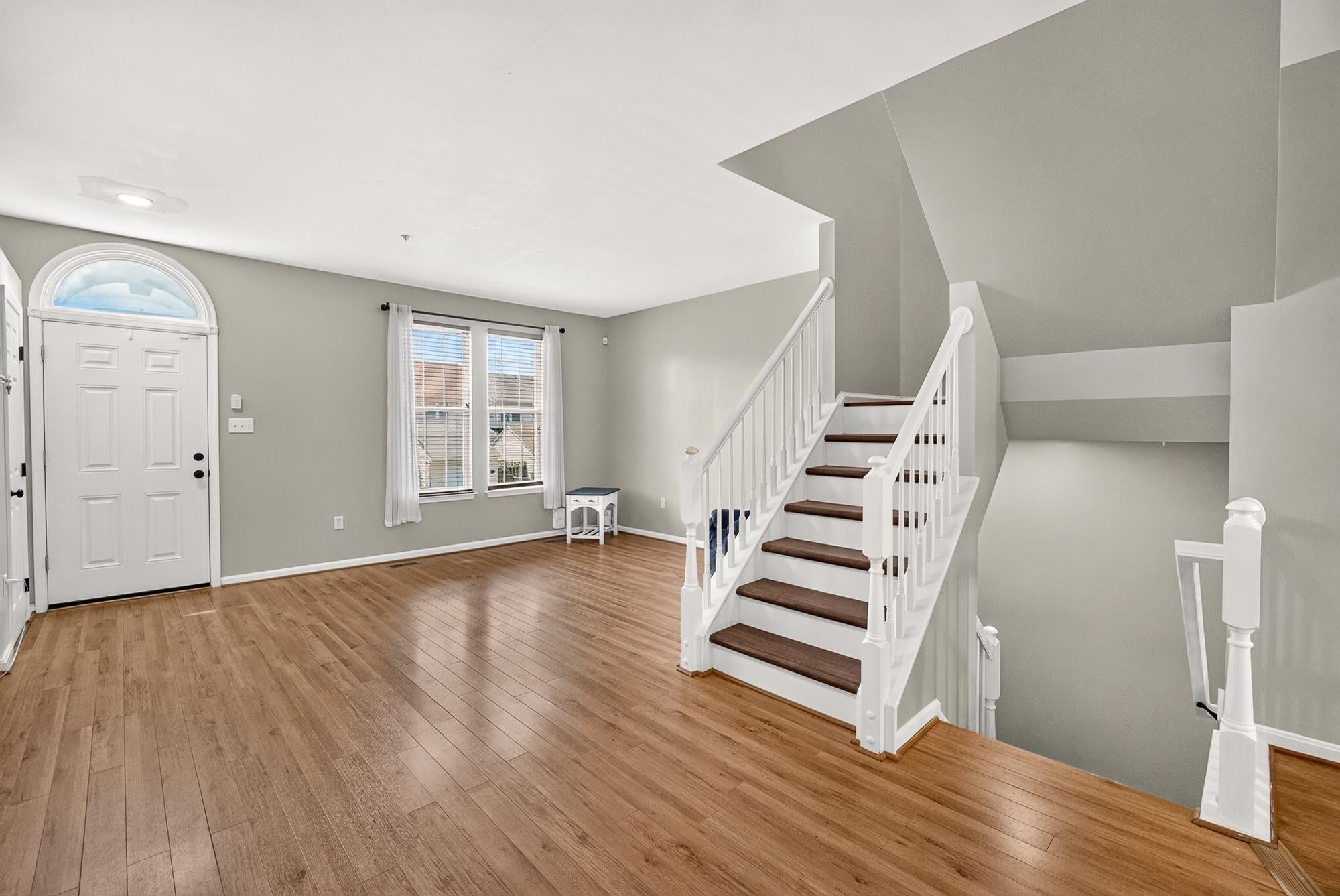 2433 LAKESIDE DRIVE