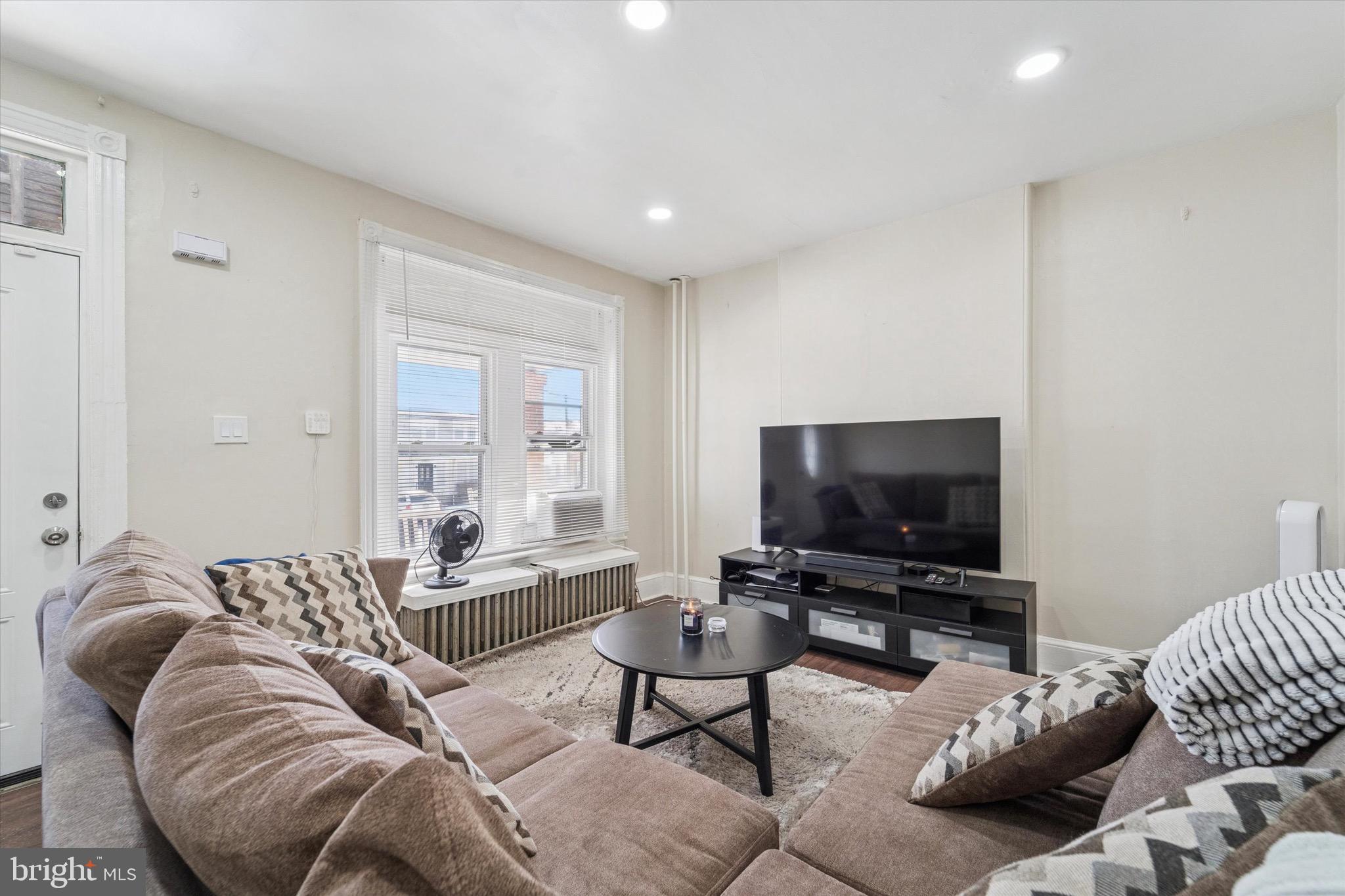 33 E BROADWAY AVENUE