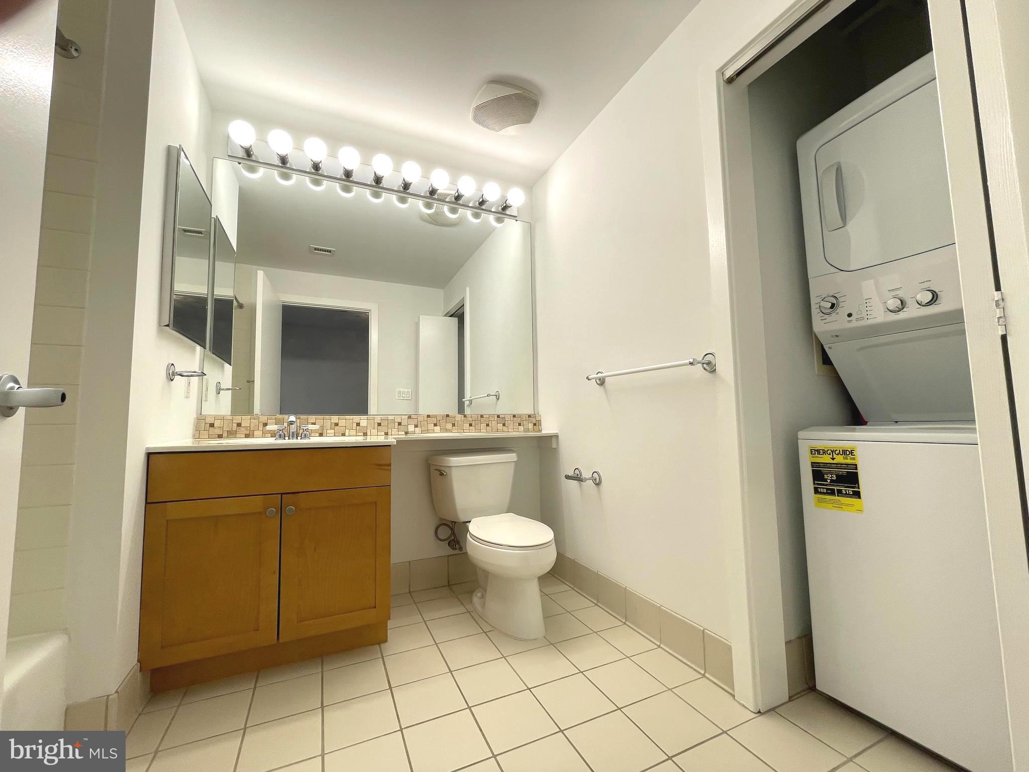 QUEEN VILLAGE - Residential