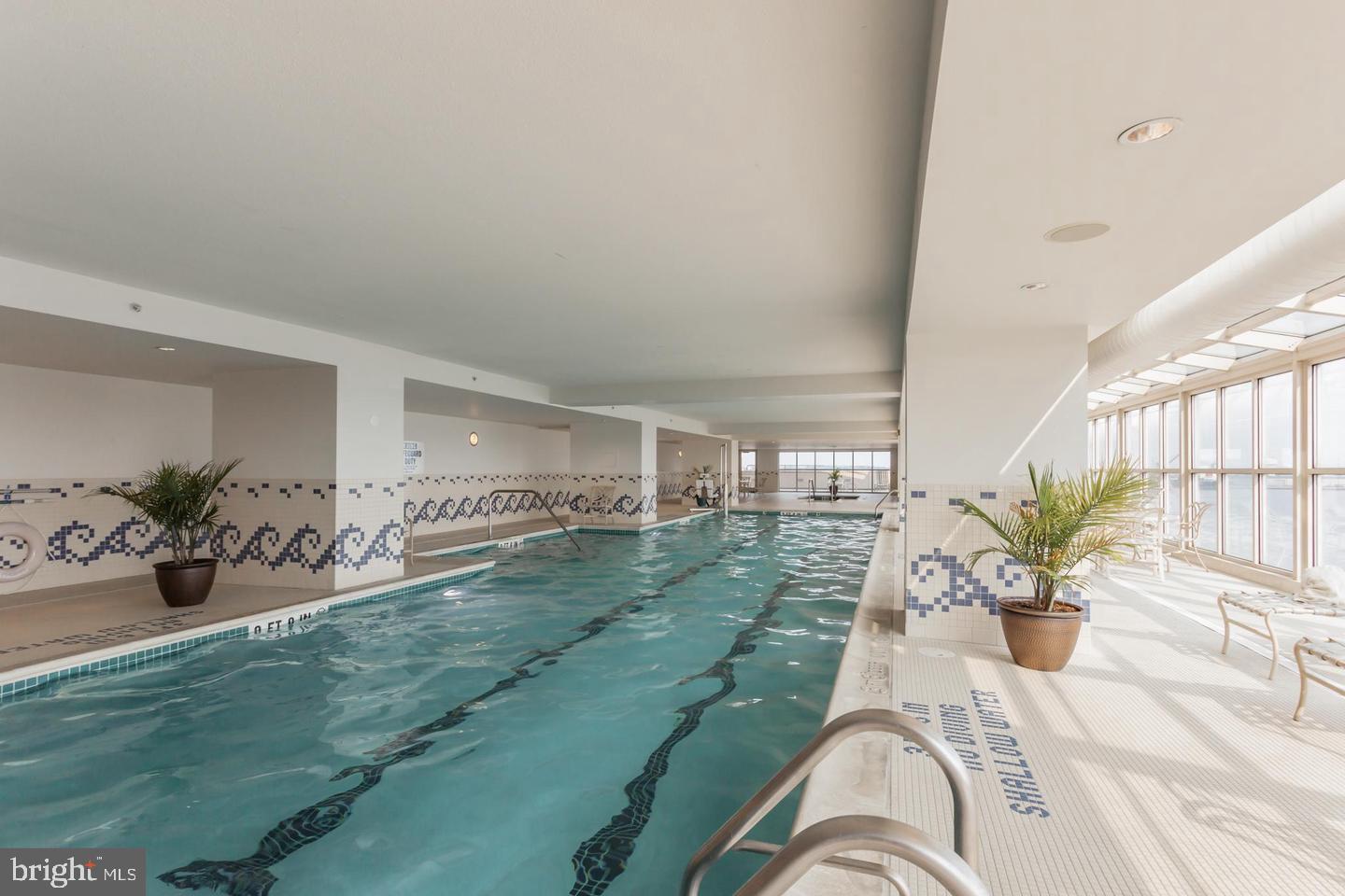 QUEEN VILLAGE - Residential