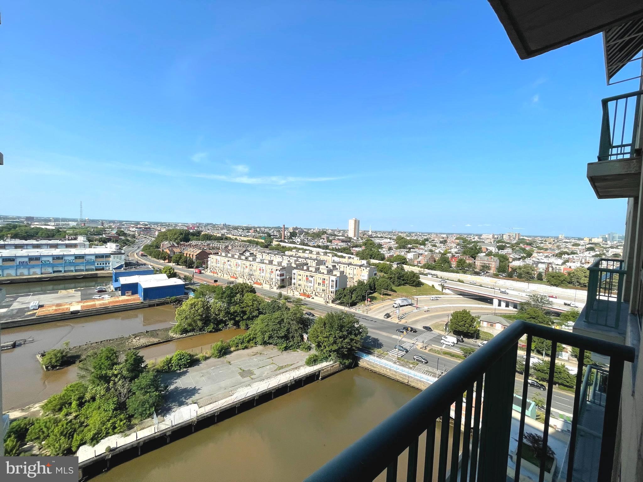 QUEEN VILLAGE - Residential