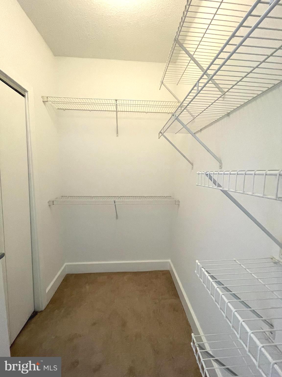 QUEEN VILLAGE - Residential