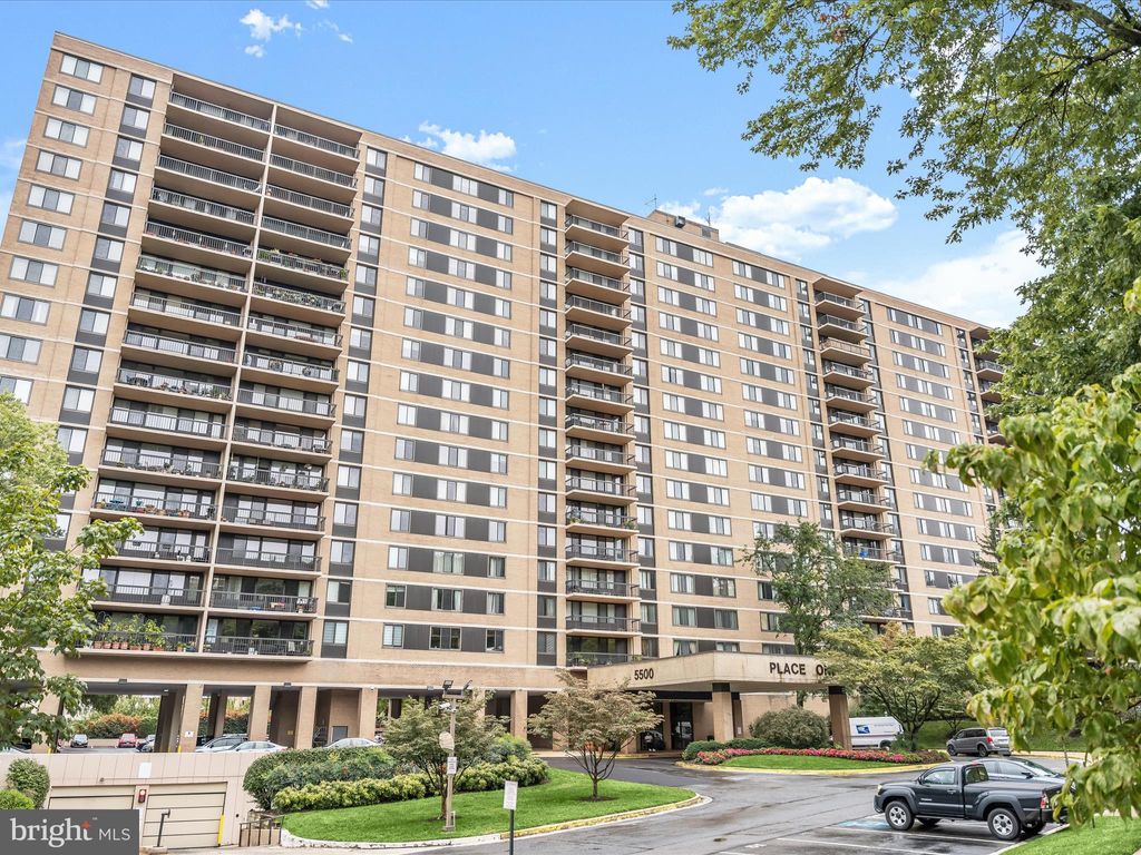 Photo of 5500 Holmes Run Parkway #1517, ALEXANDRIA, VA 22304 (MLS # VAAX2051148)
