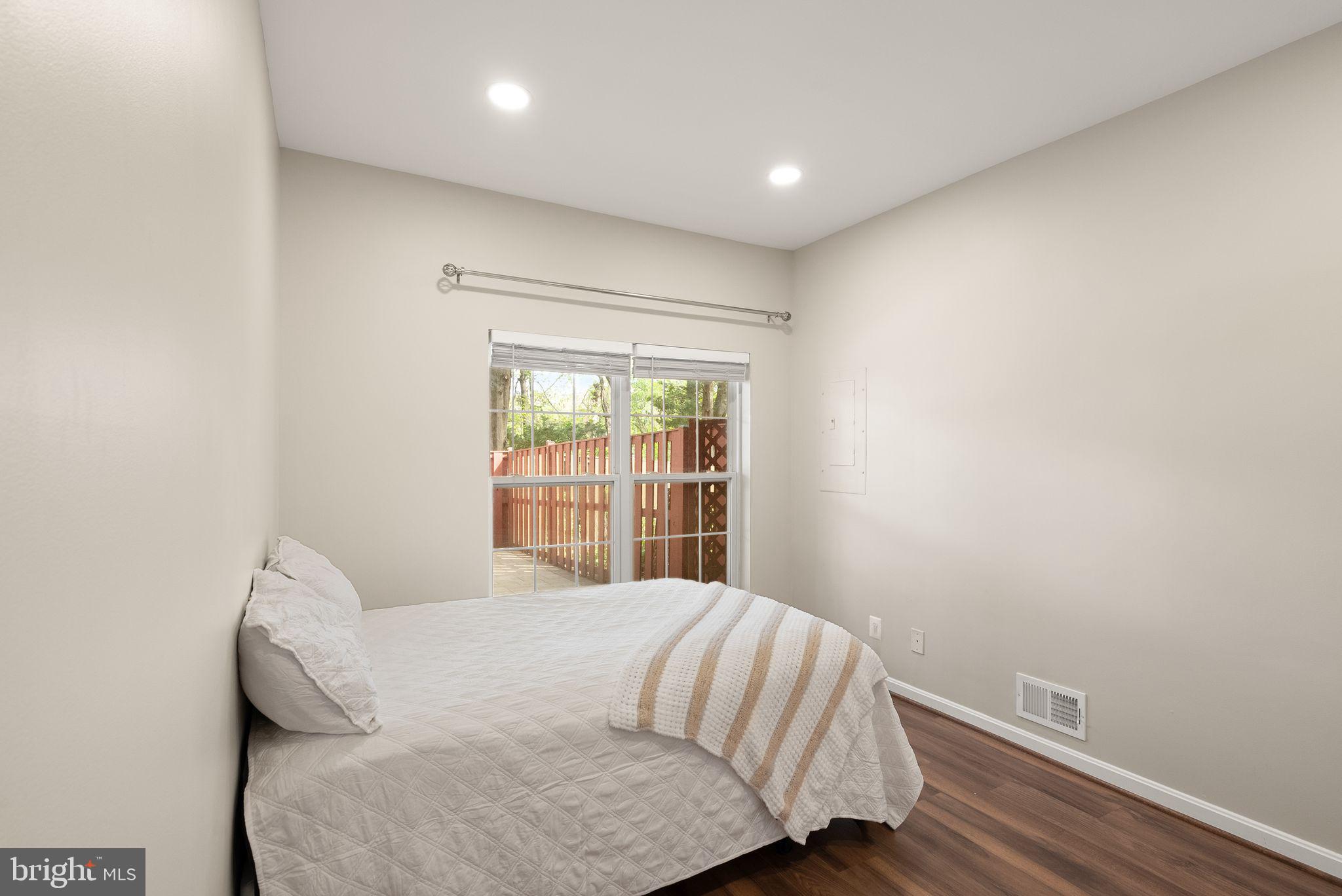 TOWNES AT MANCHESTER PARK - Residential