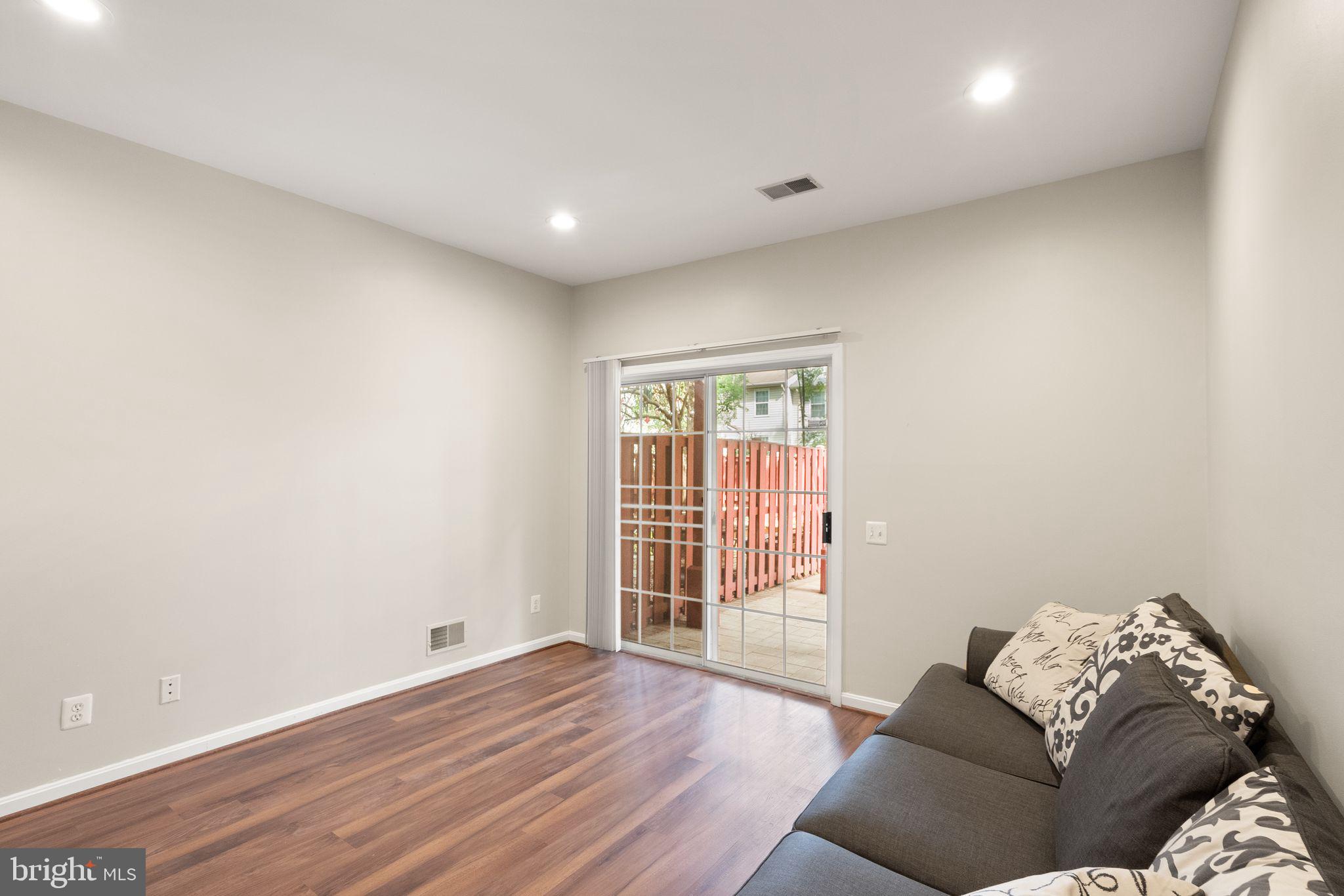 TOWNES AT MANCHESTER PARK - Residential