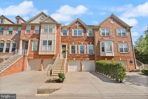 Property photo of 6102 Manchester Park Circle, Alexandria, VA 22310