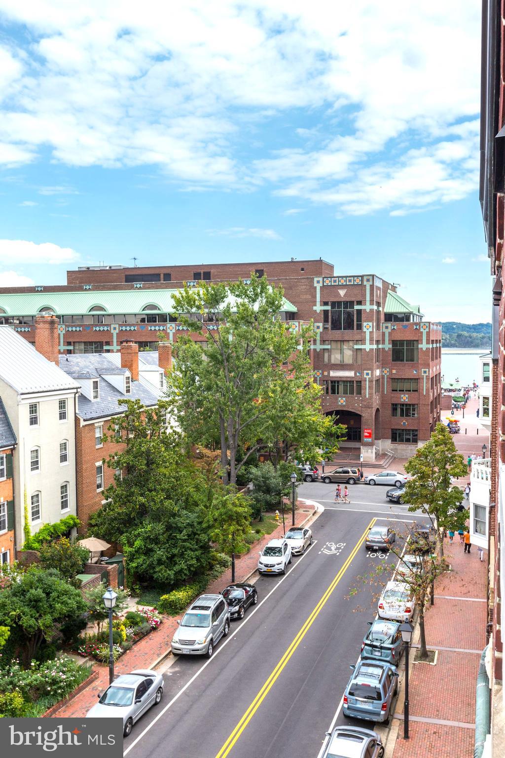 TORPEDO FACTORY - Residential Lease