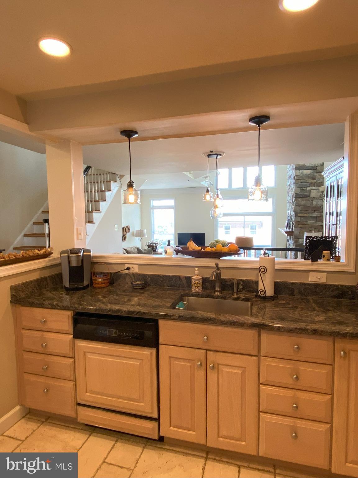 TORPEDO FACTORY - Residential Lease