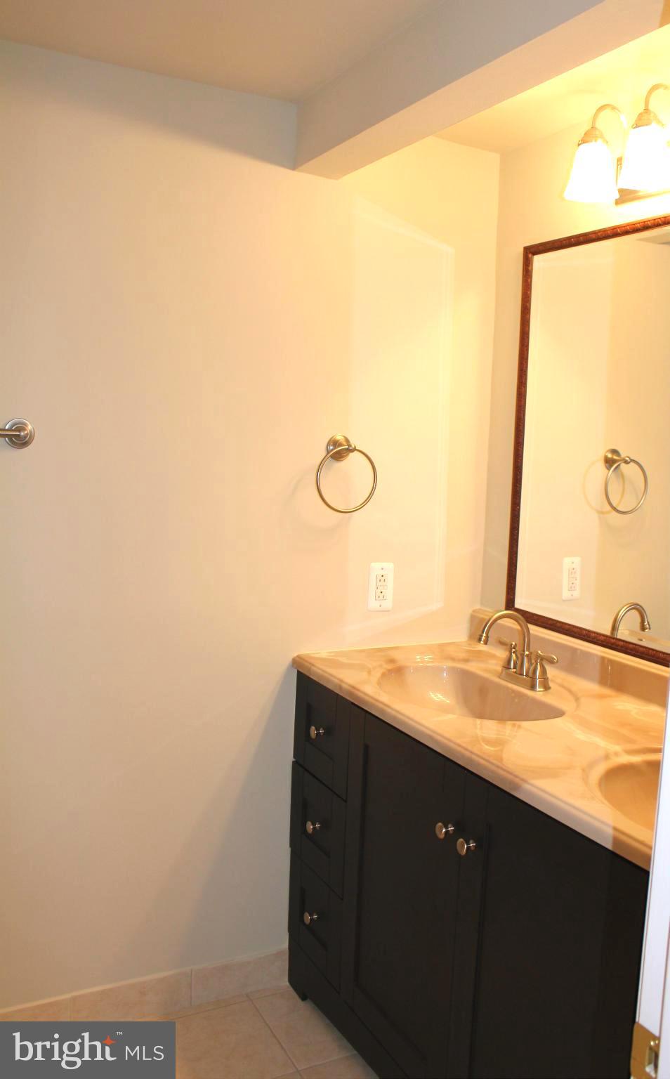 TORPEDO FACTORY - Residential Lease