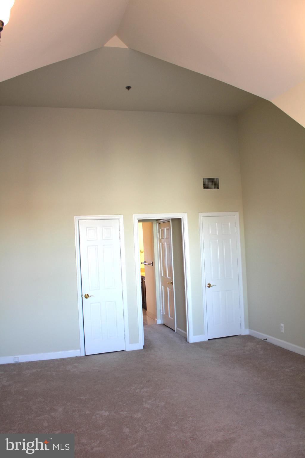 TORPEDO FACTORY - Residential Lease