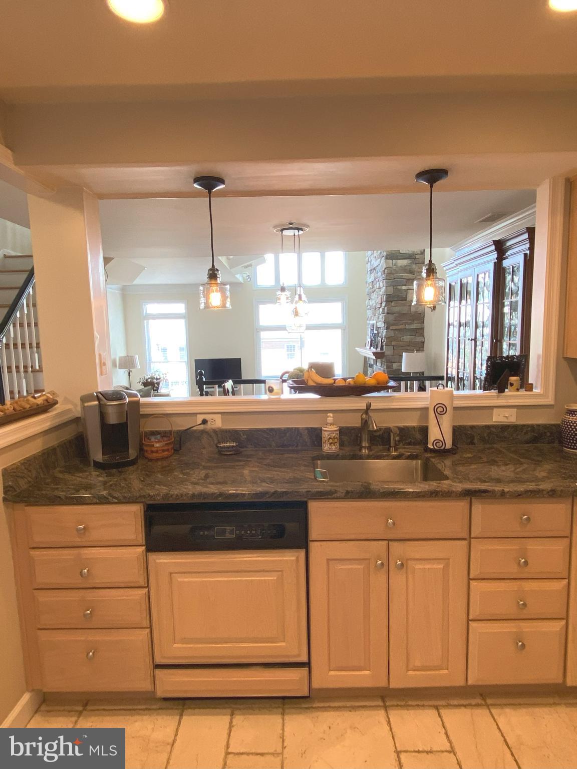 TORPEDO FACTORY - Residential Lease