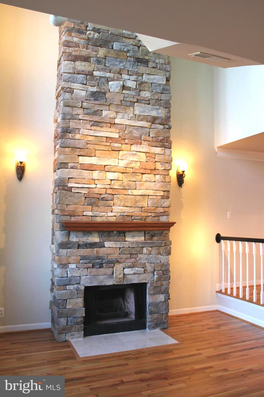 TORPEDO FACTORY - Residential Lease