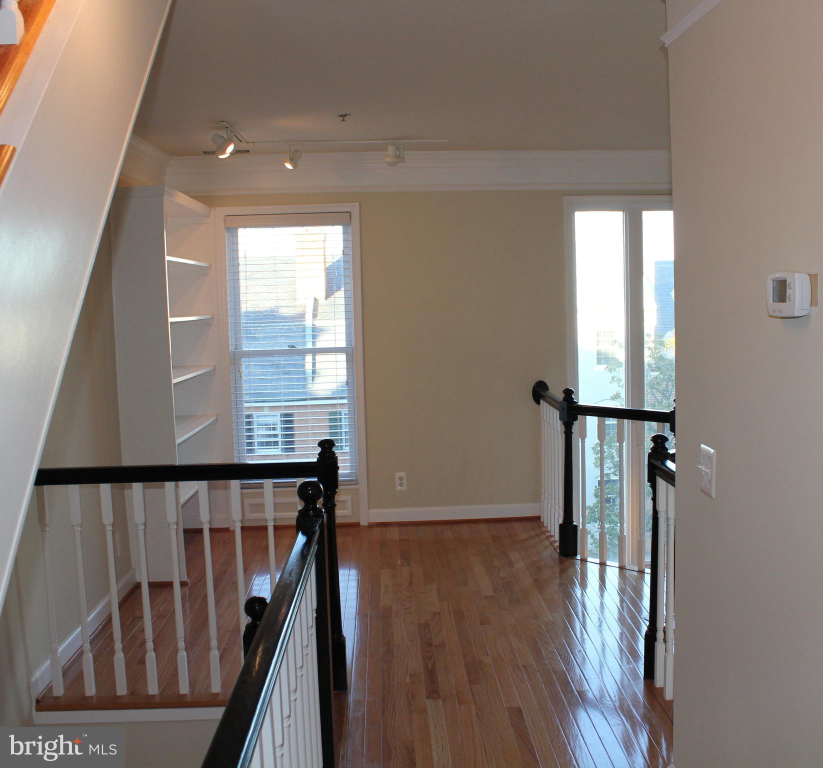 TORPEDO FACTORY - Residential Lease