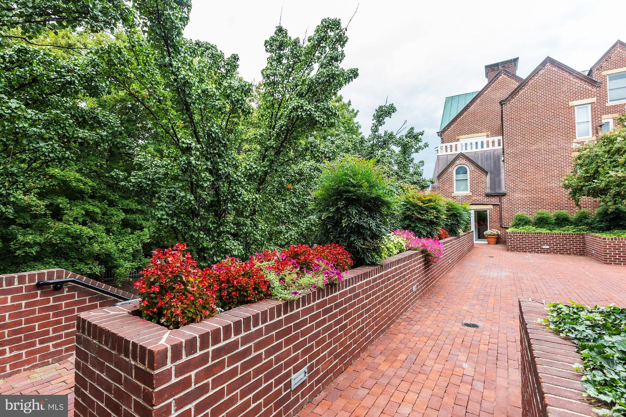 TORPEDO FACTORY - Residential Lease