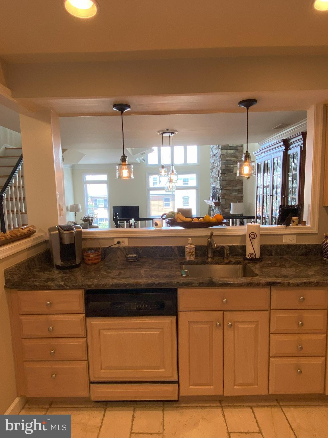 TORPEDO FACTORY - Residential Lease