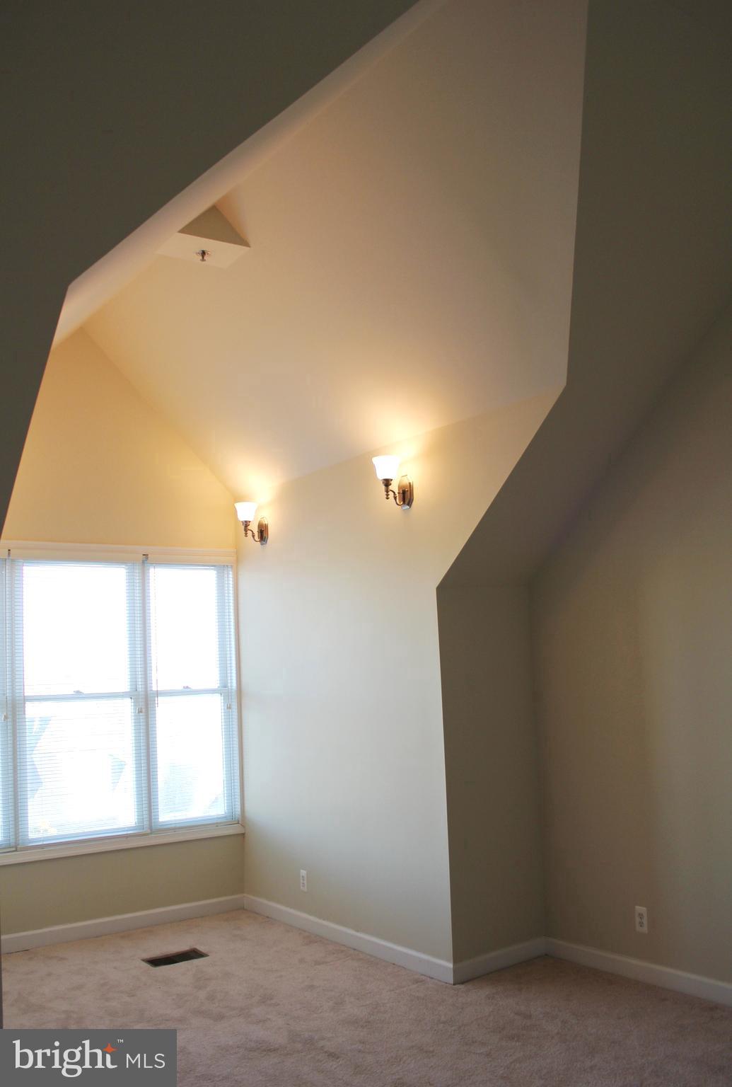 TORPEDO FACTORY - Residential Lease