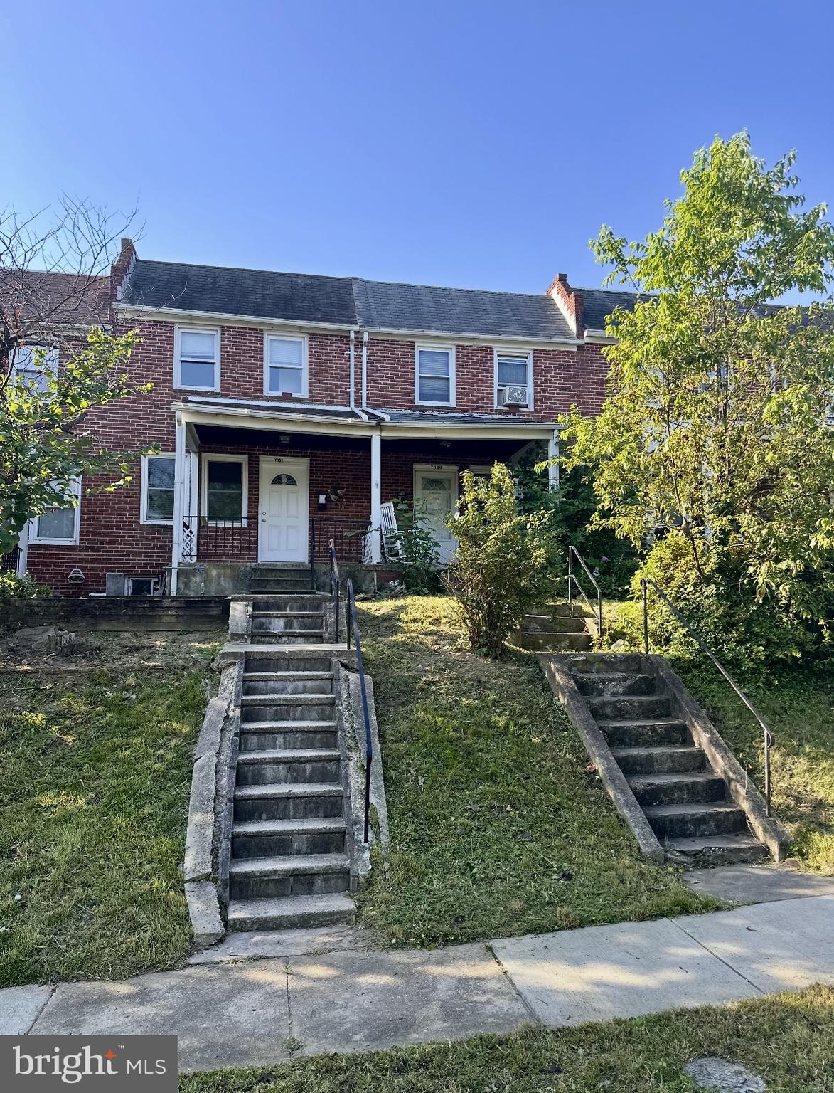 Welcome to this 3-bedroom, 2-bathroom townhouse. One of the bedrooms is located in the finished basement, providing extra privacy. Enjoy the ease of off-street parking with a concrete pad in the back — no more searching for street parking!
This property is being SOLD AS IS , presenting a great opportunity for buyers. Don’t miss out on this fantastic value — schedule your showing today! DO NOT MISS OUT!