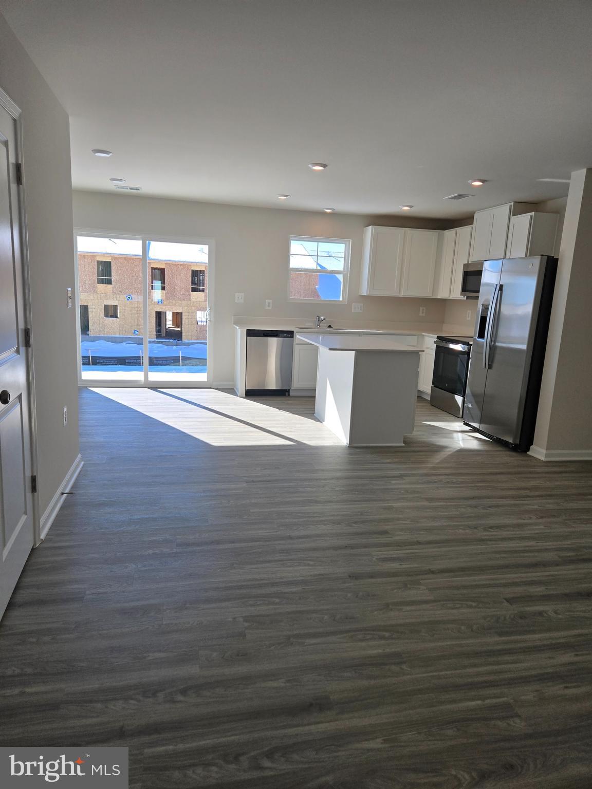 STONE SPRING - Residential Lease