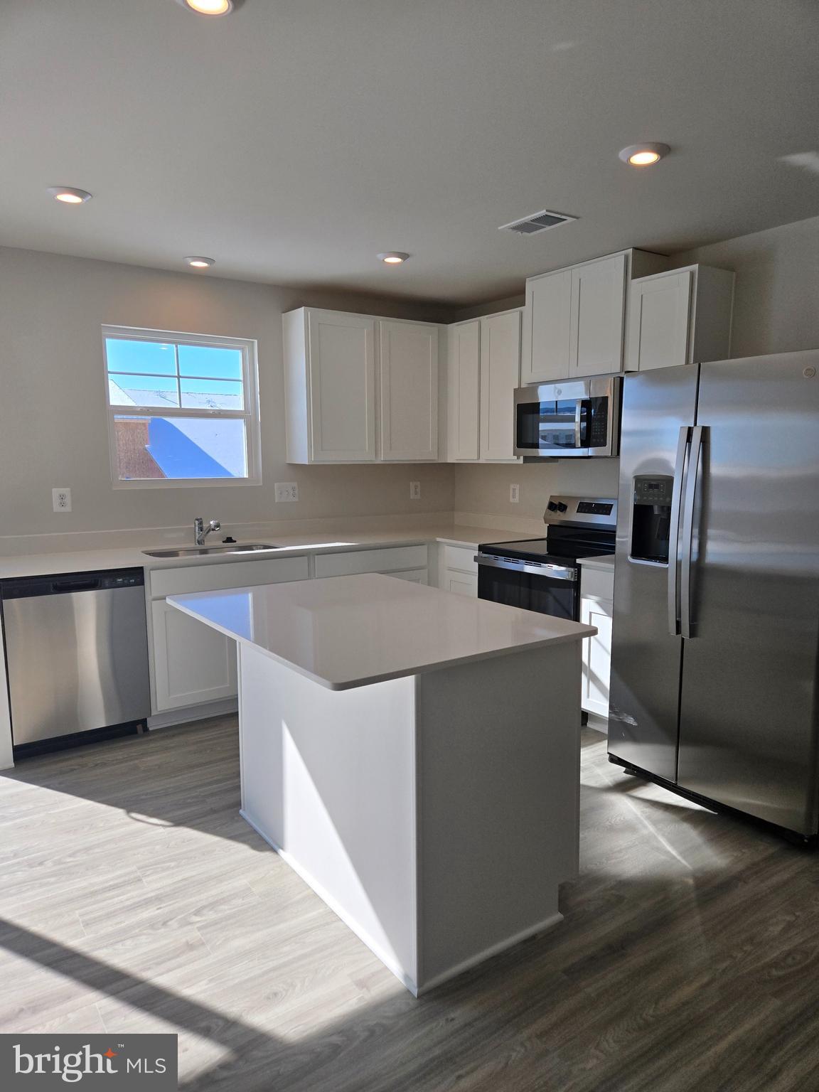 STONE SPRING - Residential Lease