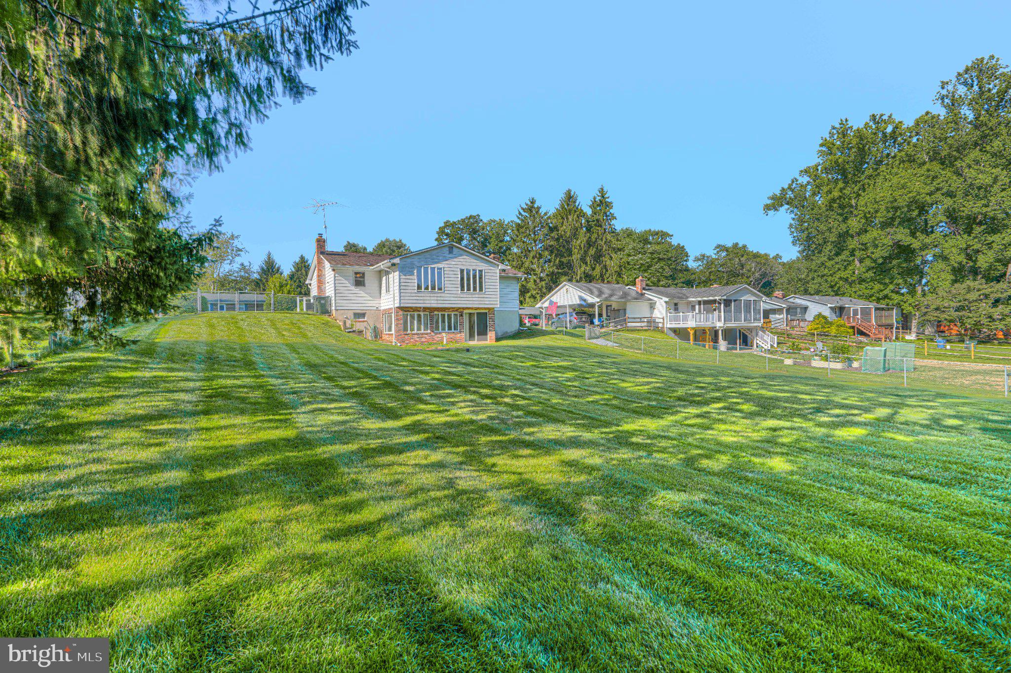 1520 WOODRIDGE LANE