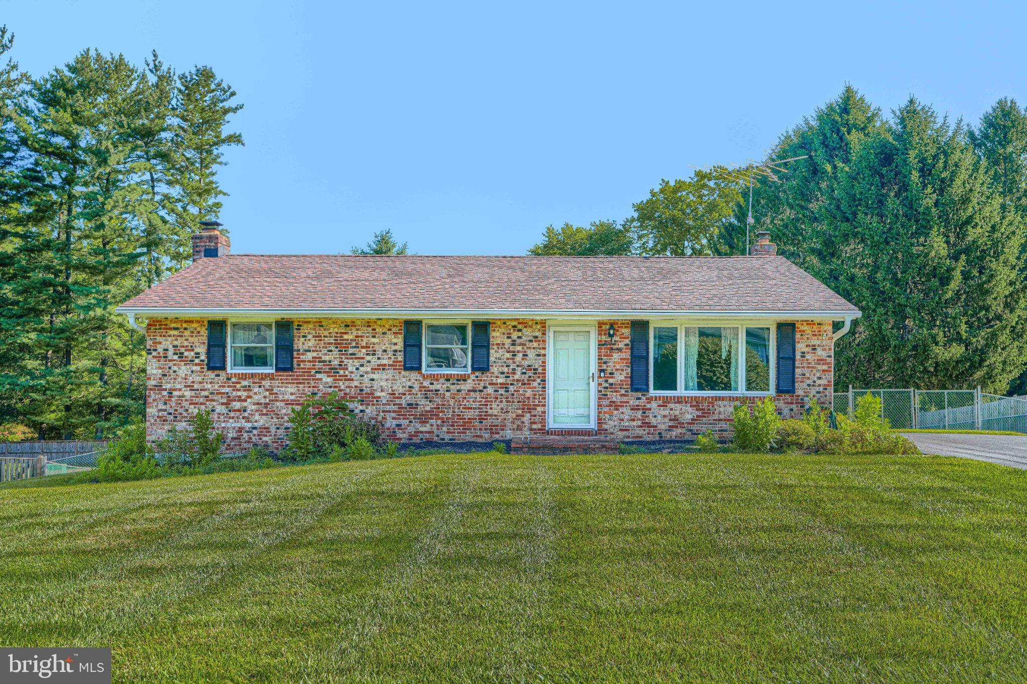 1520 WOODRIDGE LANE