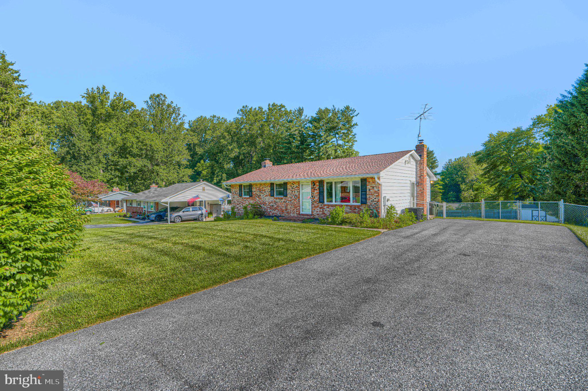 1520 WOODRIDGE LANE