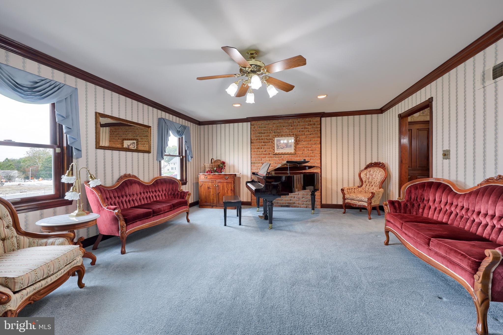 2435 HONEYSUCKLE LANE