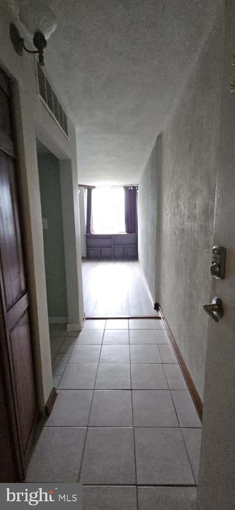 SPRING MOUNT SUMMI - Residential Lease