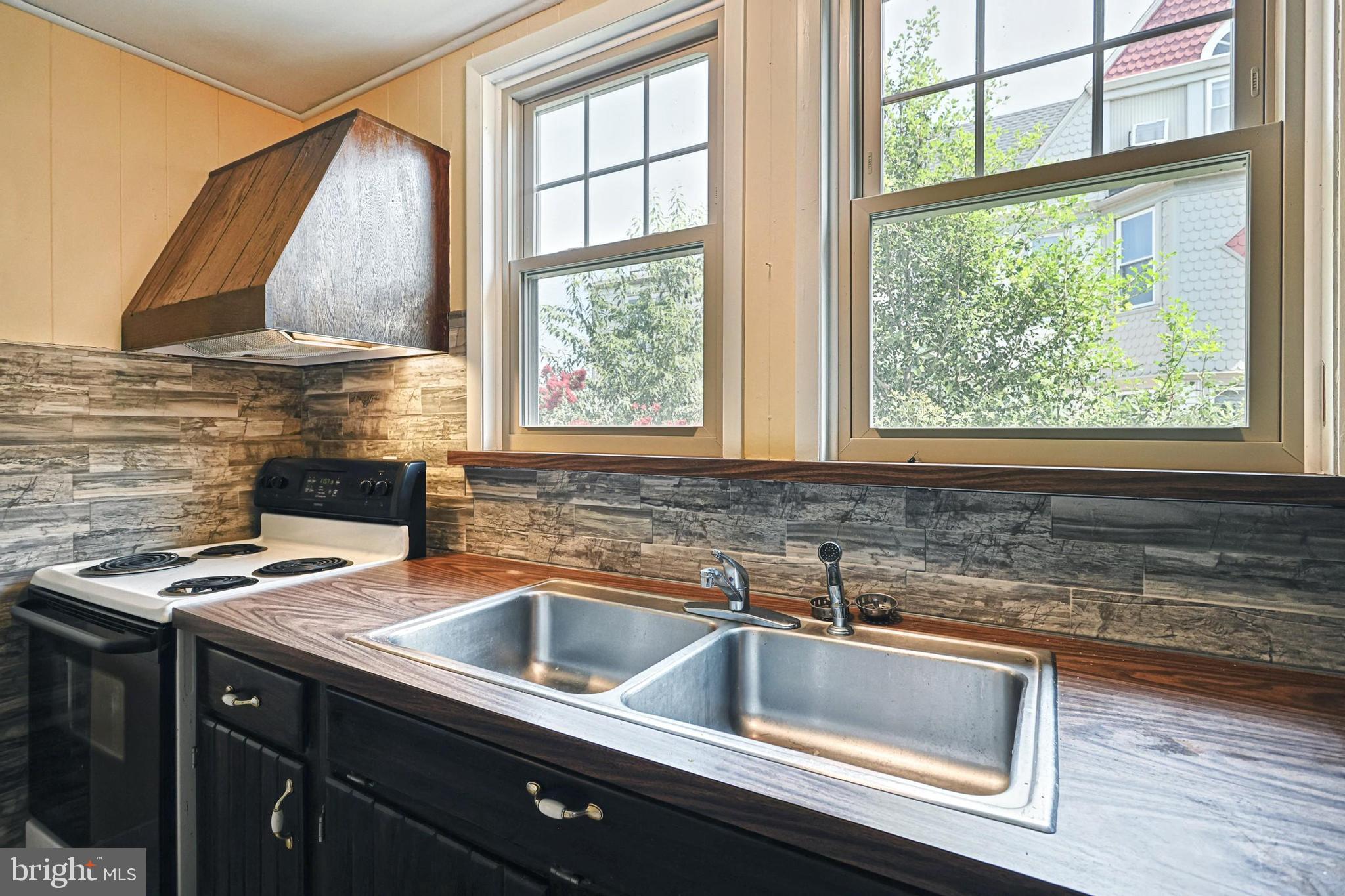 THE AVENUES - Residential Income