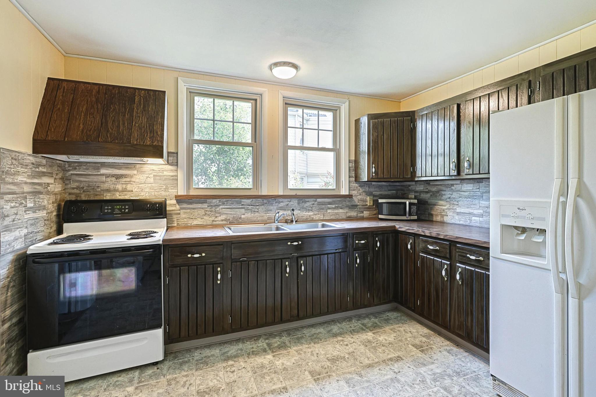 THE AVENUES - Residential Income