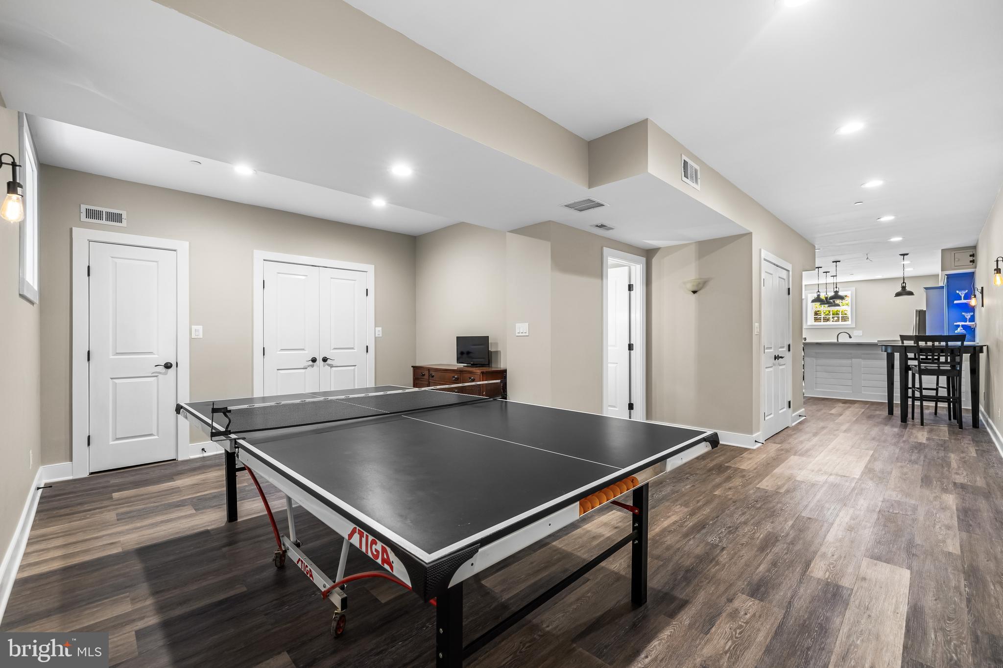 FALLS ROAD CORRIDOR - Residential